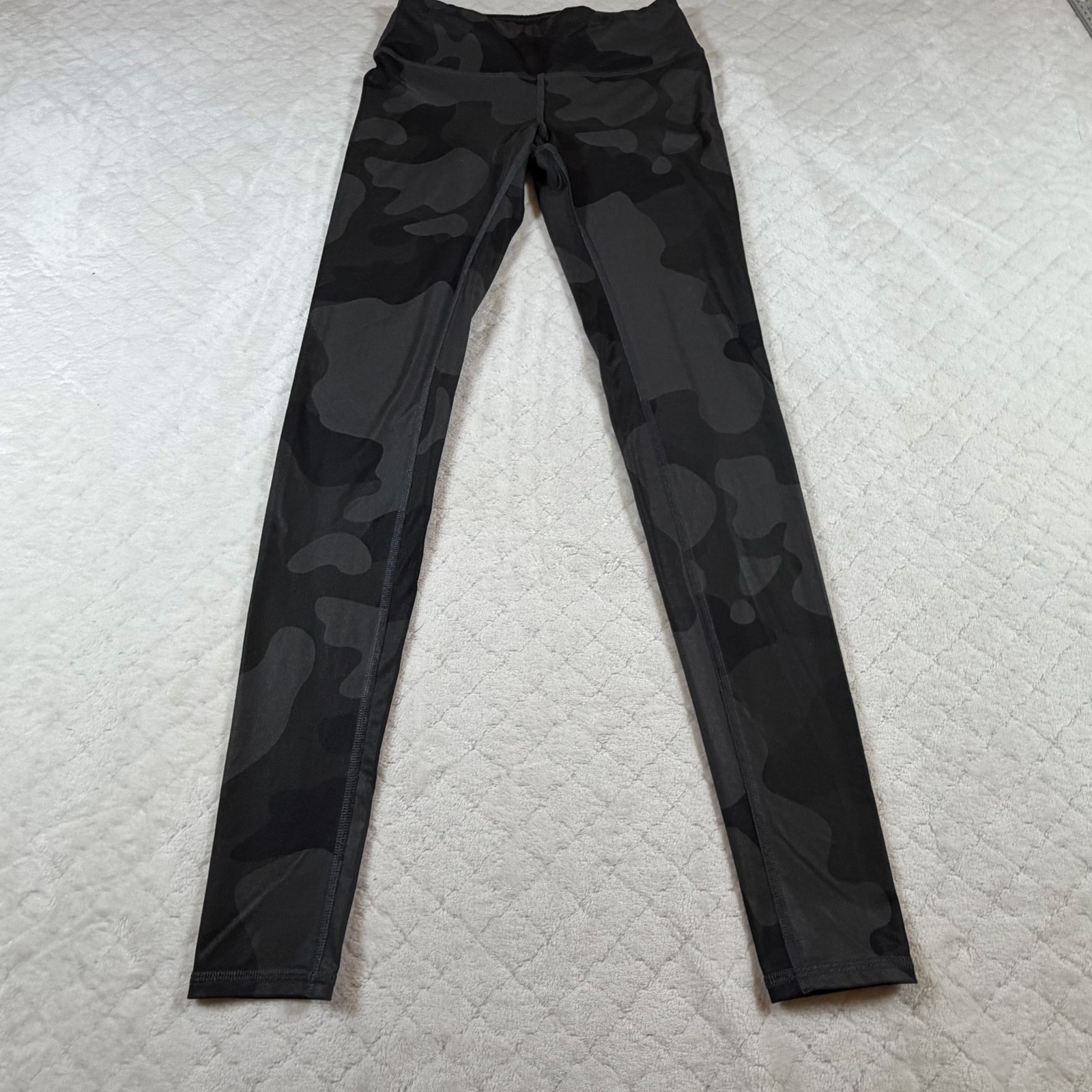 Alo Yoga High-Waist Vapor Leggings Black Camo - Excellent Condition - Size Xxs